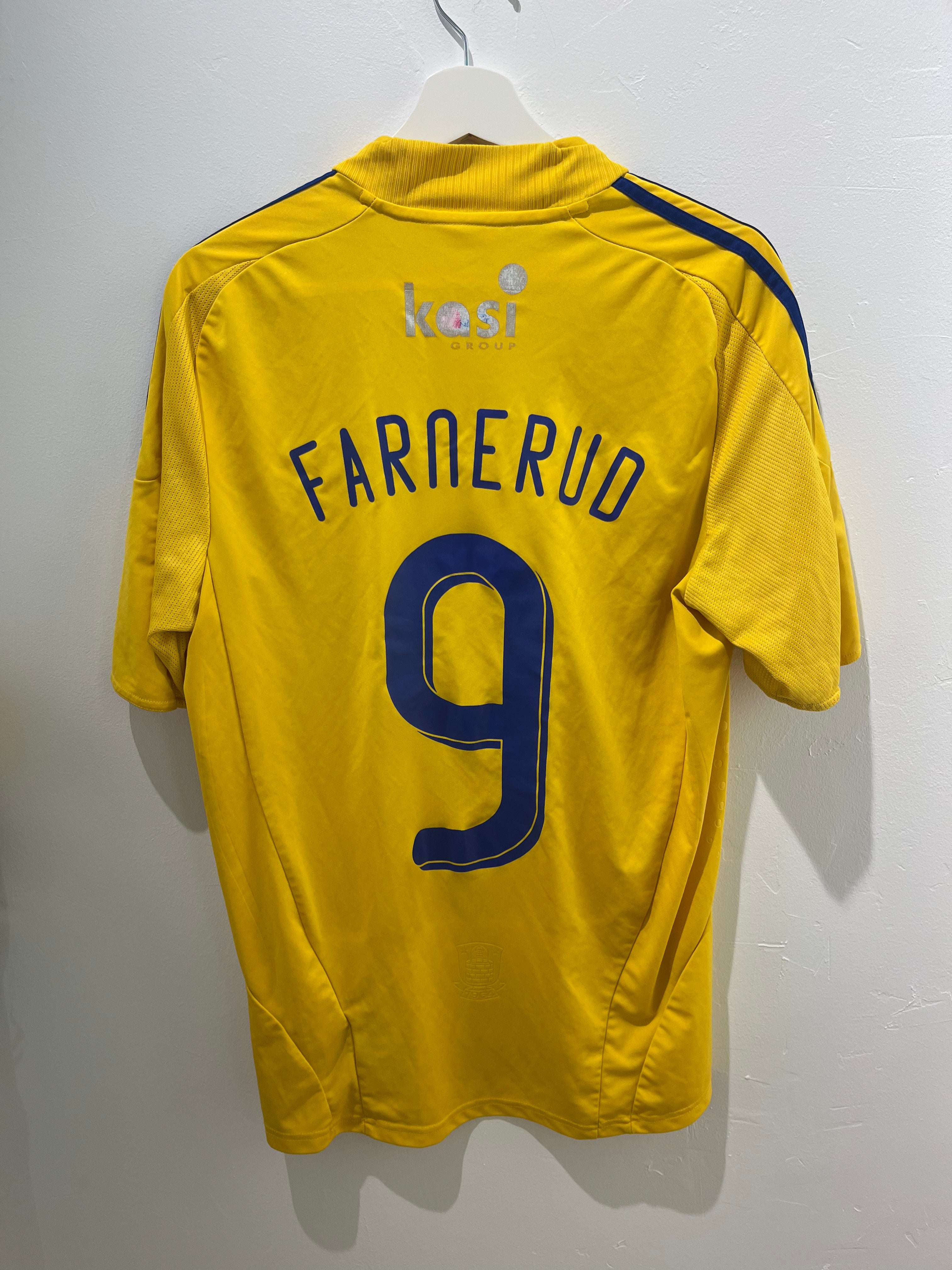 Bagsiden af en gul Farnerud Brøndby hjemme M fodboldtrøje med navnet Farnerud og nummer 9 i blå.