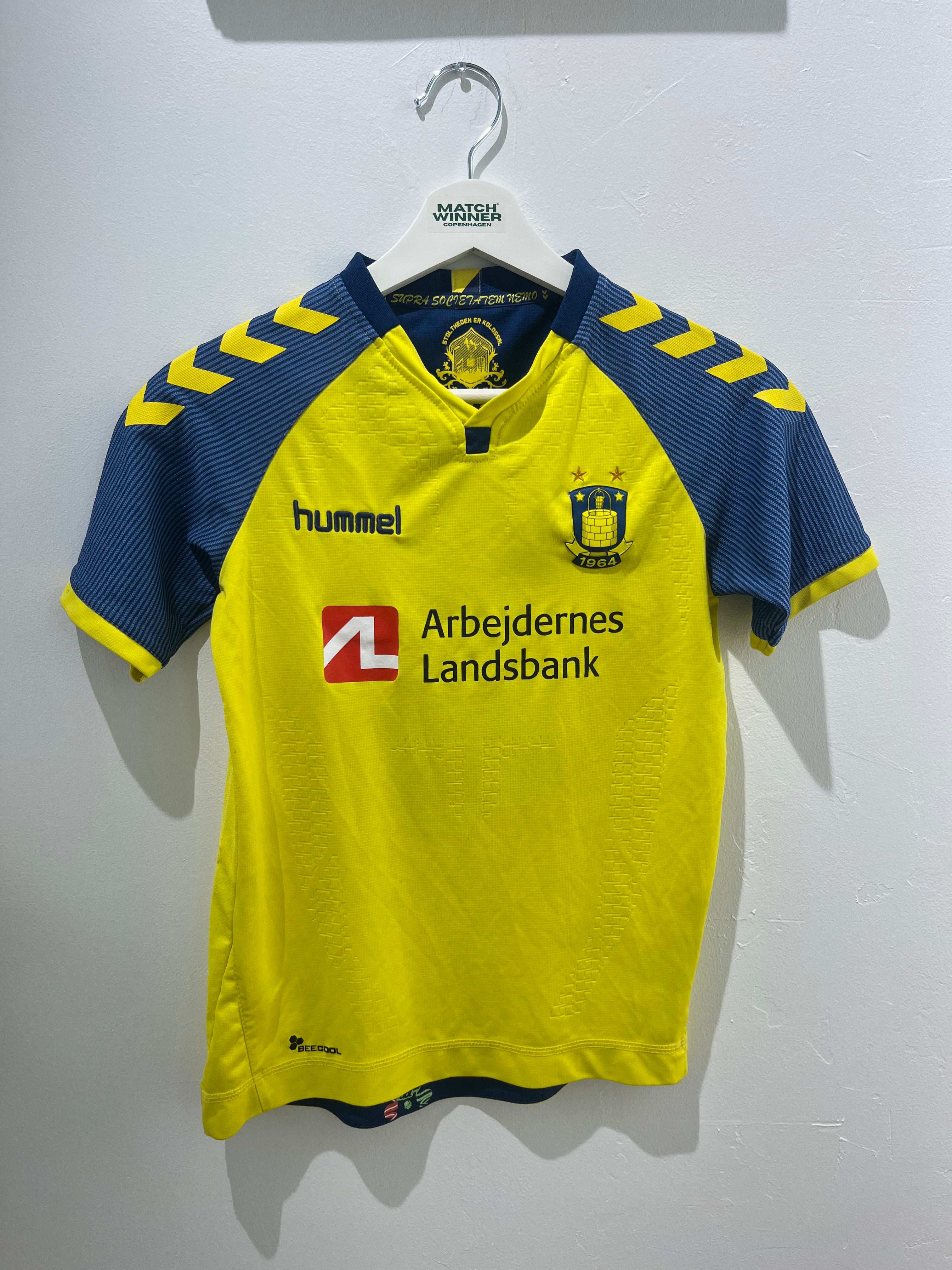 Forsiden af Fisker Brøndby hjemme 2017/18 11-12 år trøje fra Hummel.