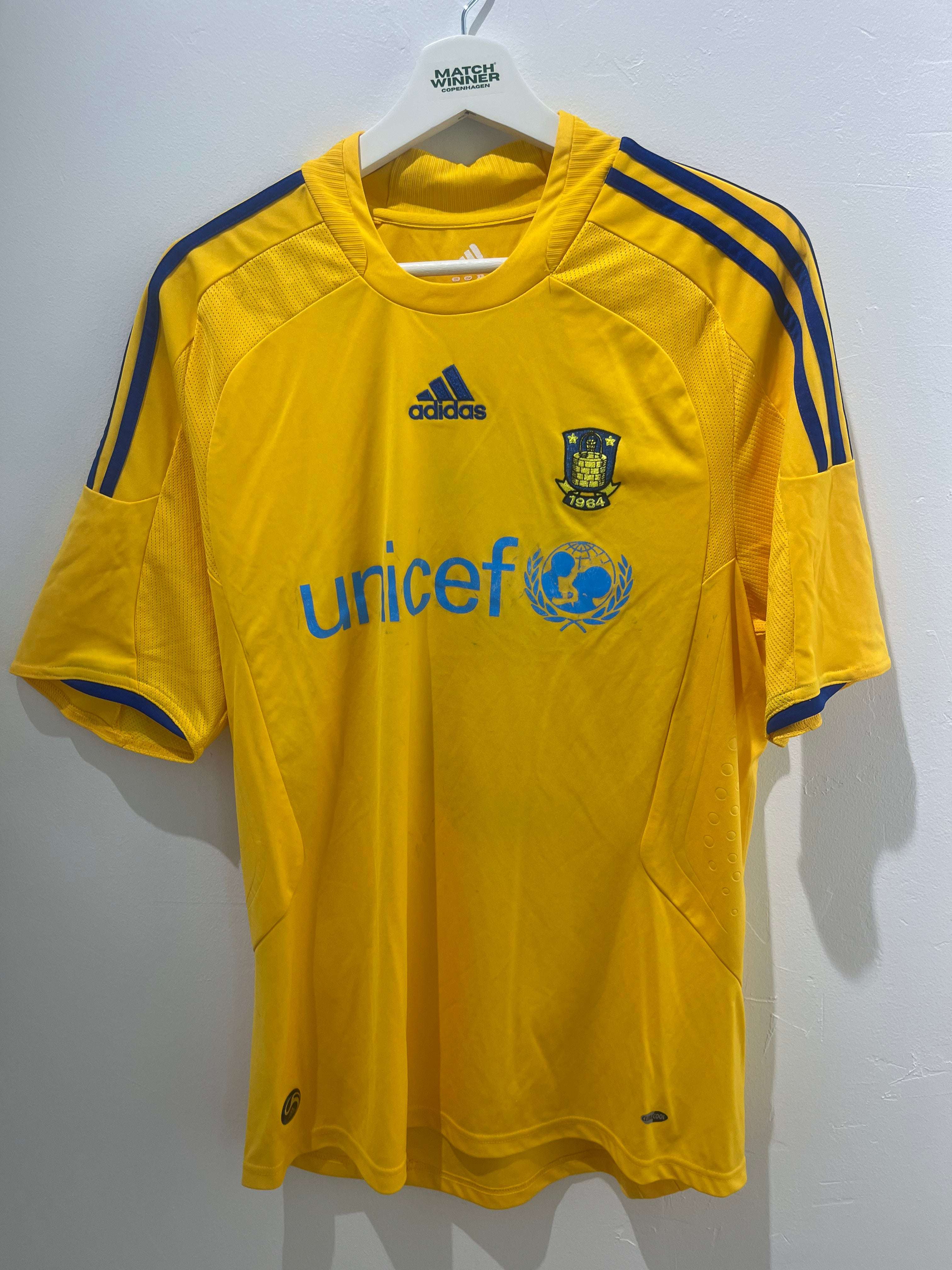 Brøndby hjemme 2008/10 M trøje forfra med Adidas-logo og UNICEF-sponsor