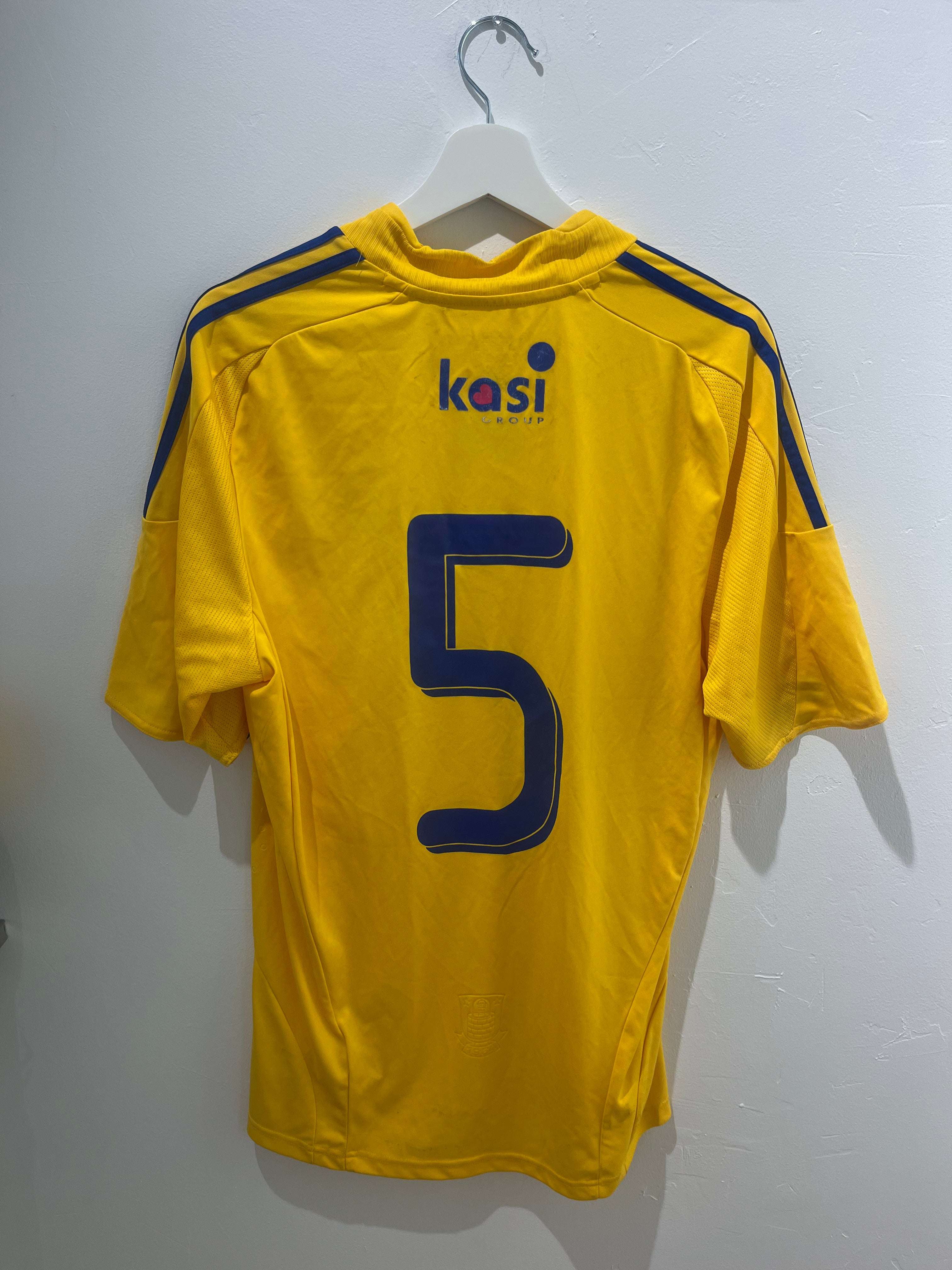 Brøndby hjemme 2008/10 M trøje bagfra med nummer 5 og Kasi-sponsor