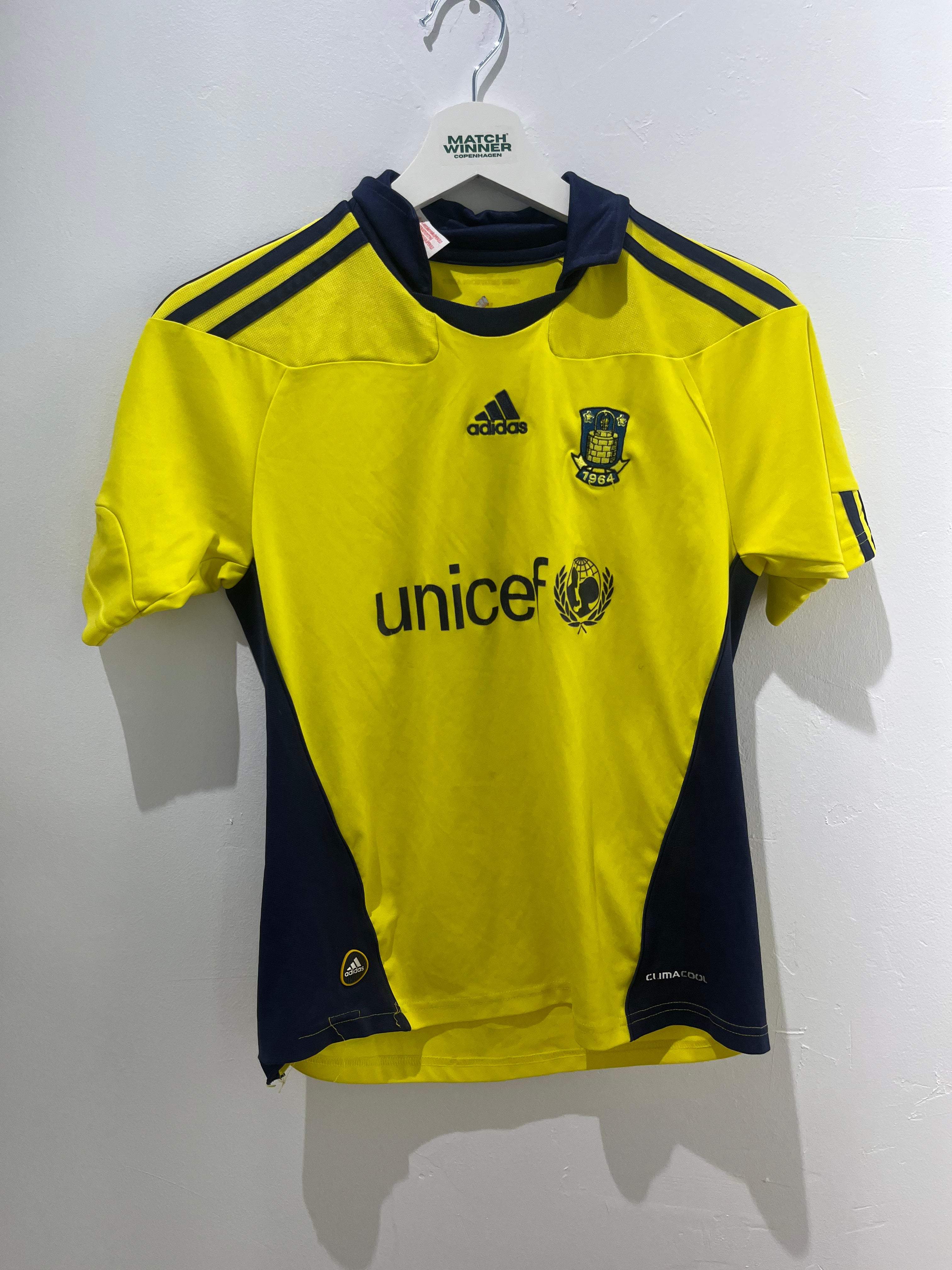 Fronten af Thygesen Brøndby hjemme 2010/12 164 cm med Adidas og Unicef logo.