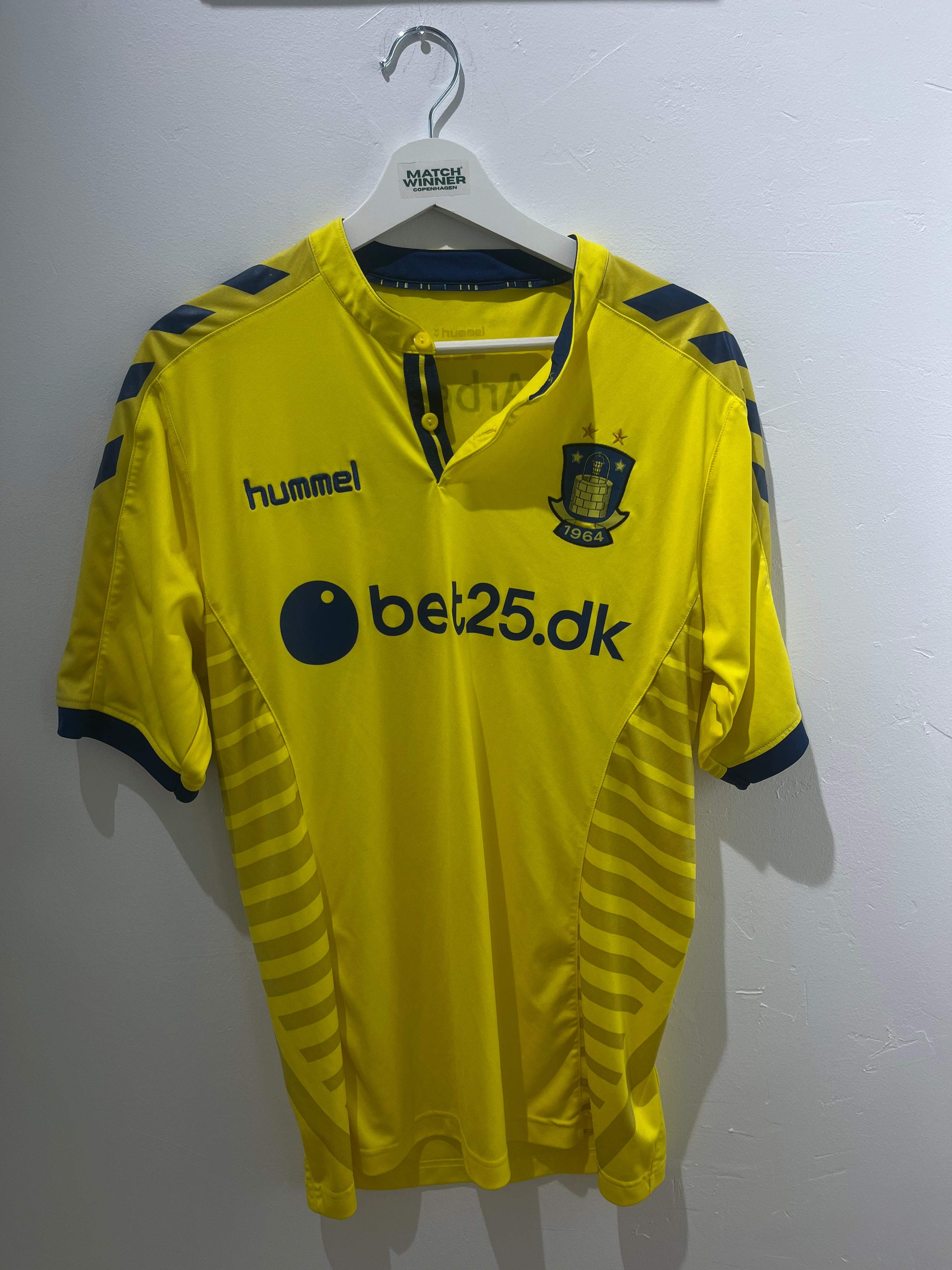 Brøndby hjemme 2015/16 M trøje forfra med Hummel logo og Bet25.dk sponsor.