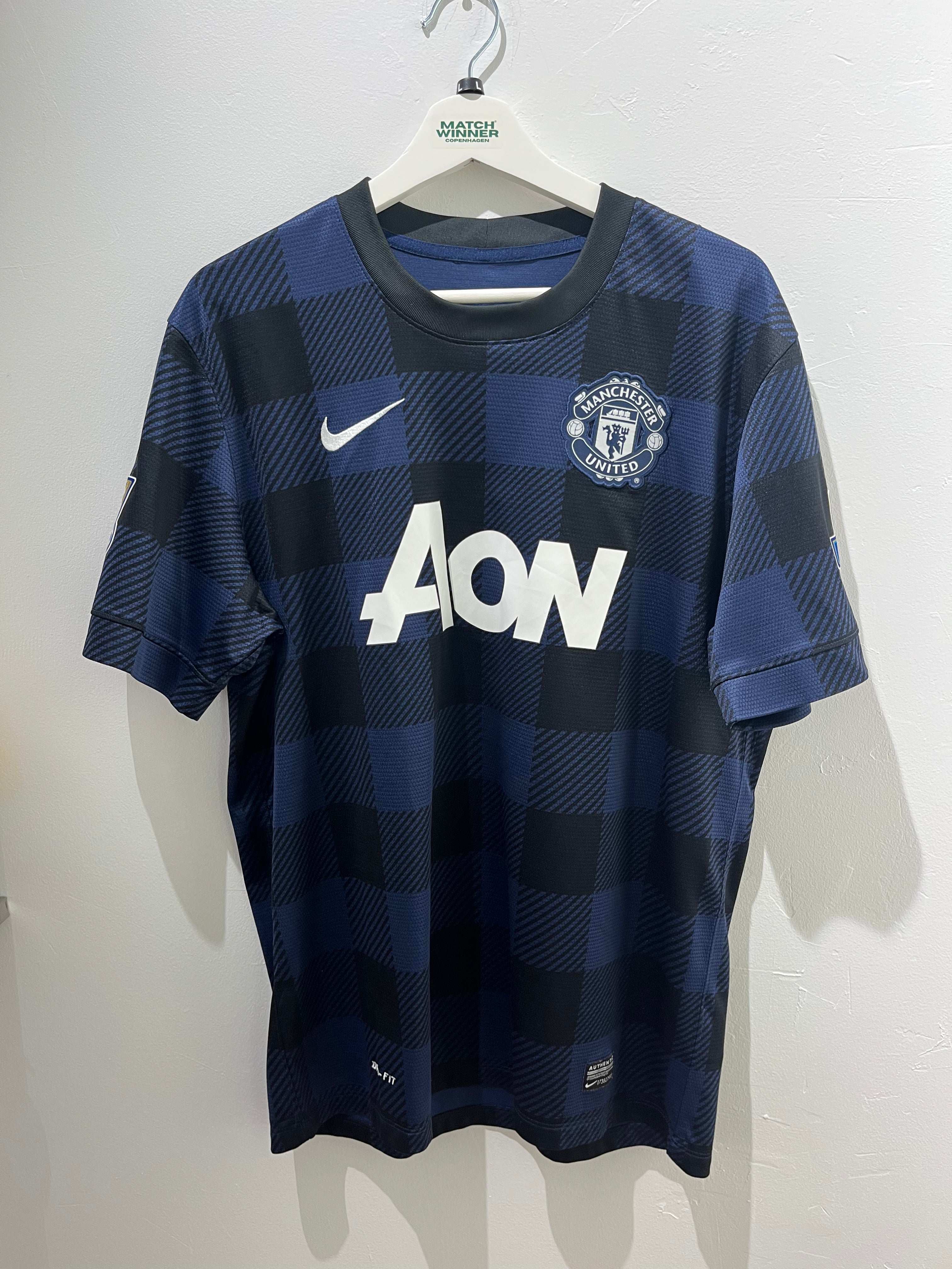 Forsiden af Januzaj Manchester United ude 2013/14 L trøje med Aon sponsor