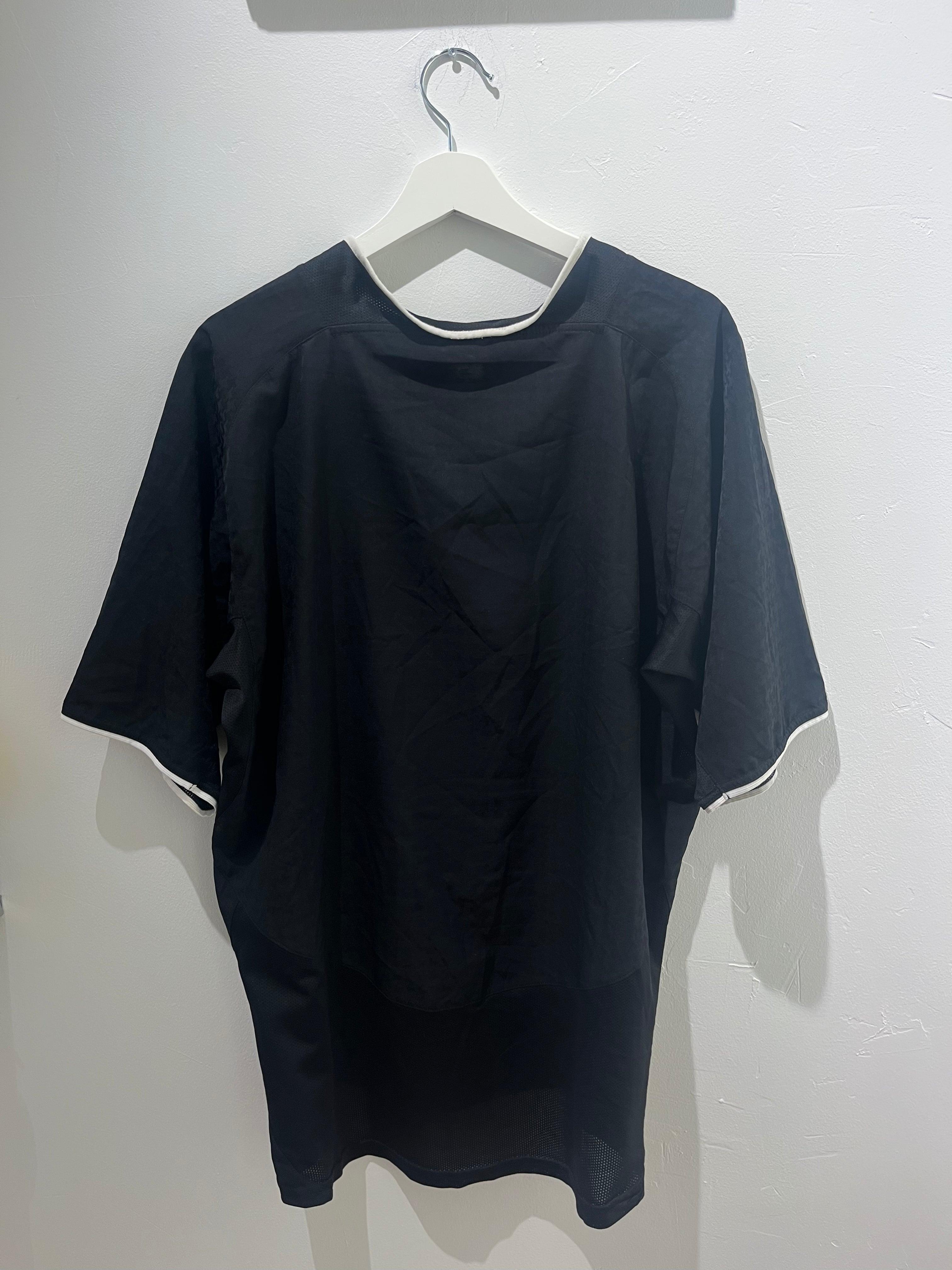 Bagsiden af den klassiske Manchester United ude 2003/05 XL retrotrøje.