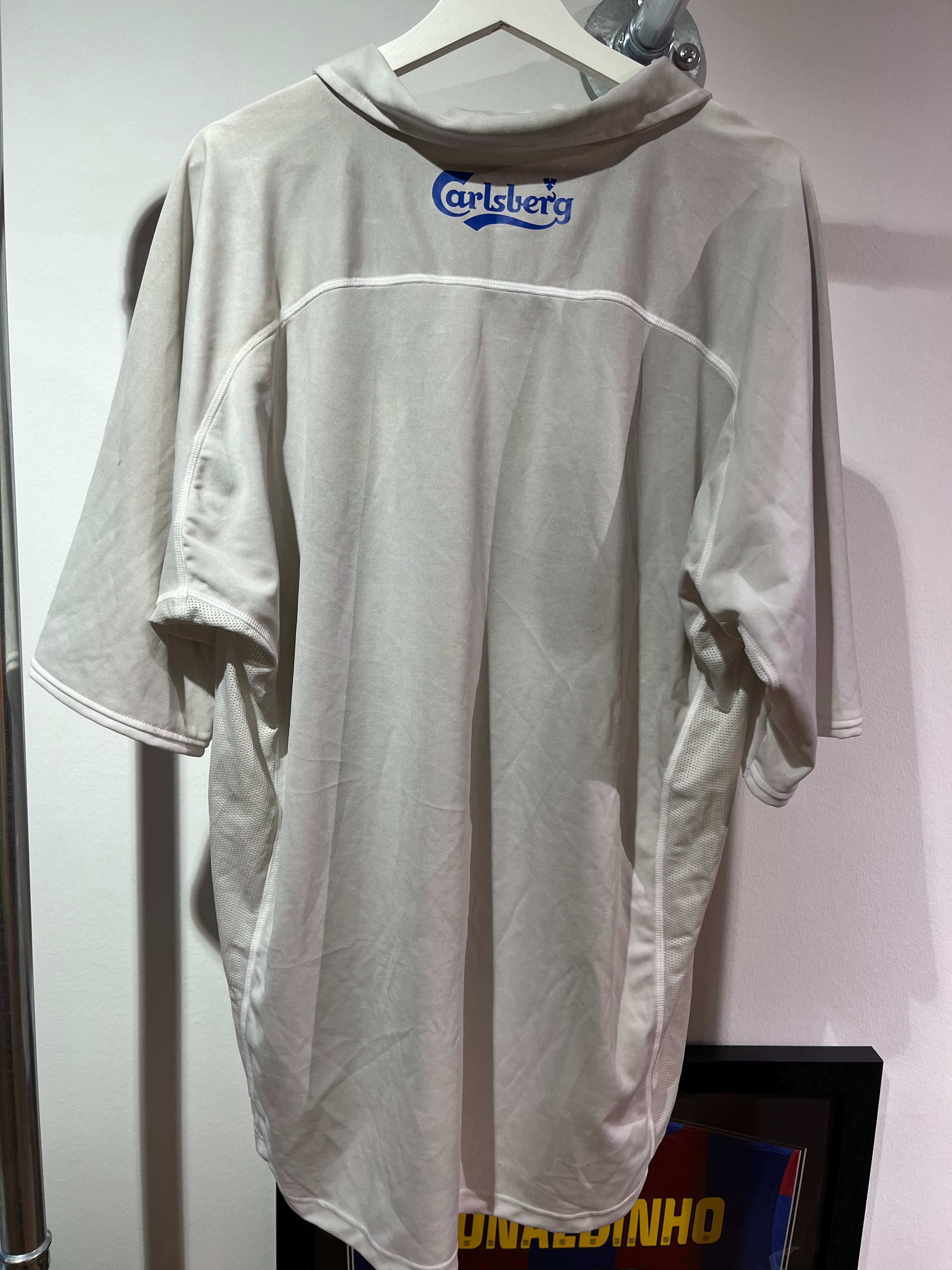 Bagsiden af den hvide FCK Hjemme 2002/03 XXXL trøje med Carlsberg sponsorat i nakken.