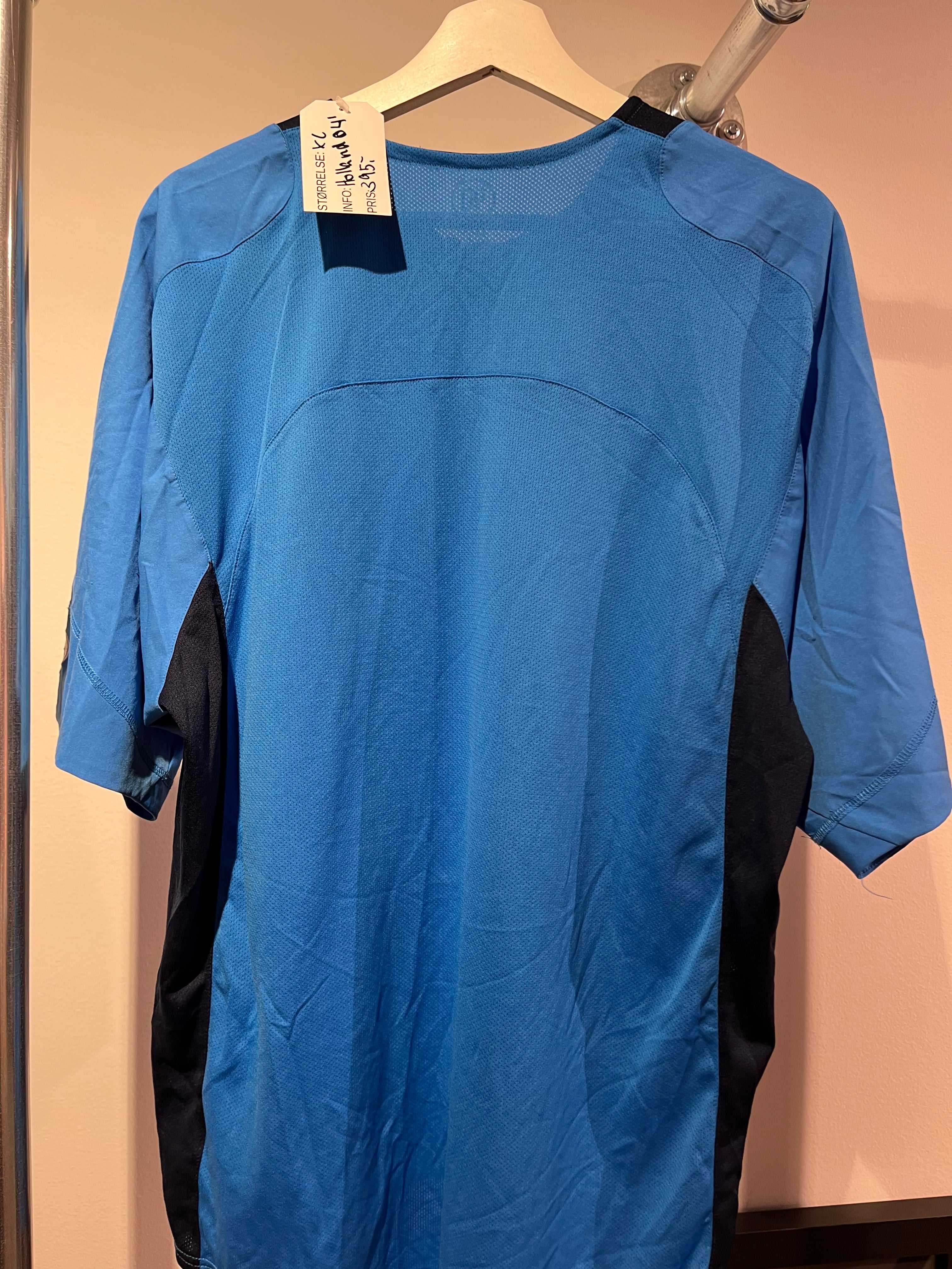Bagsiden af den blå Holland Træningstrøje 2004 XL med sorte detaljer på siderne.