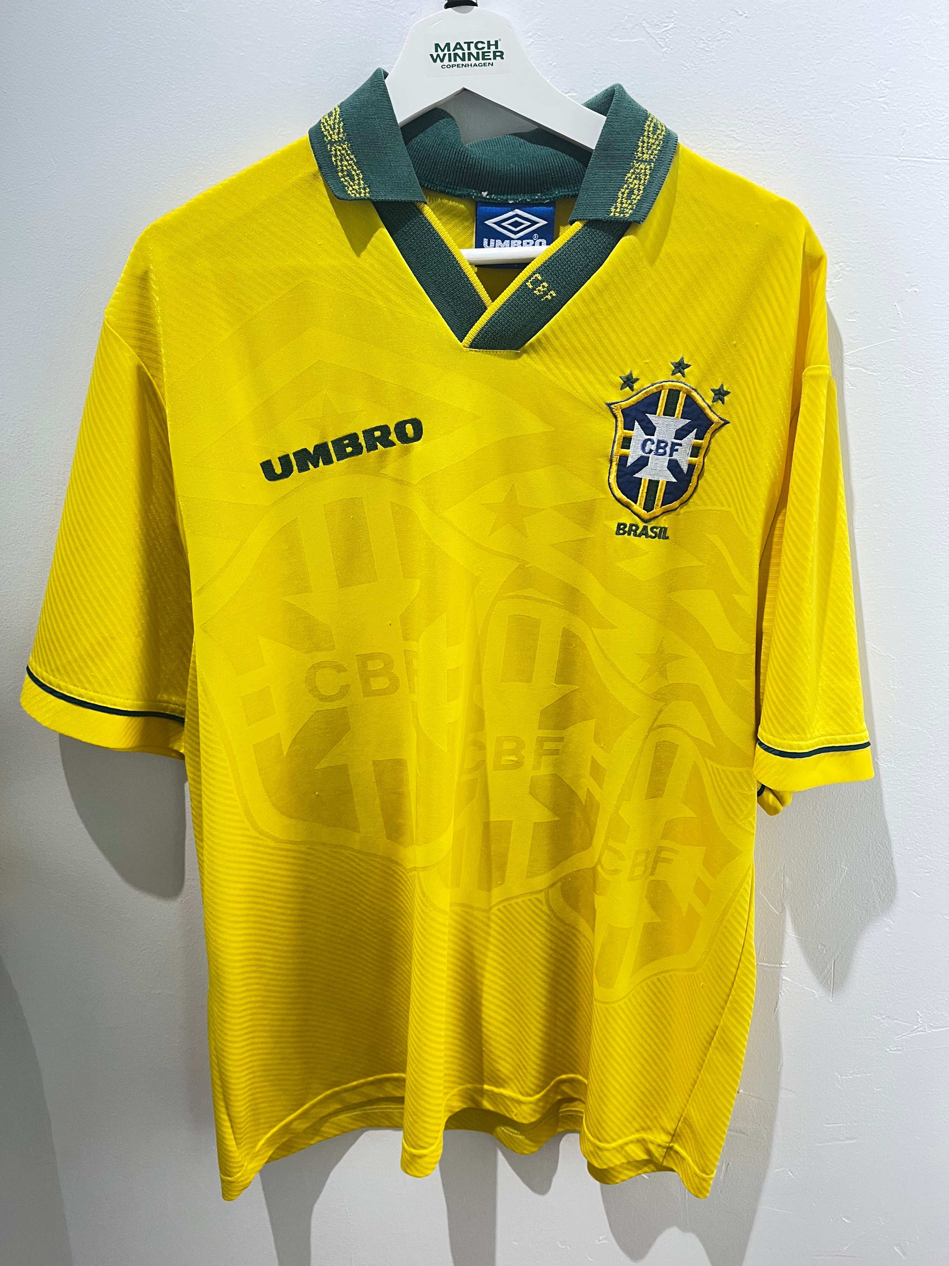 Brasilien Hjemme 1993/94 XL fodboldtrøje, front med Umbro-logo og CBF-emblem i retrostil.