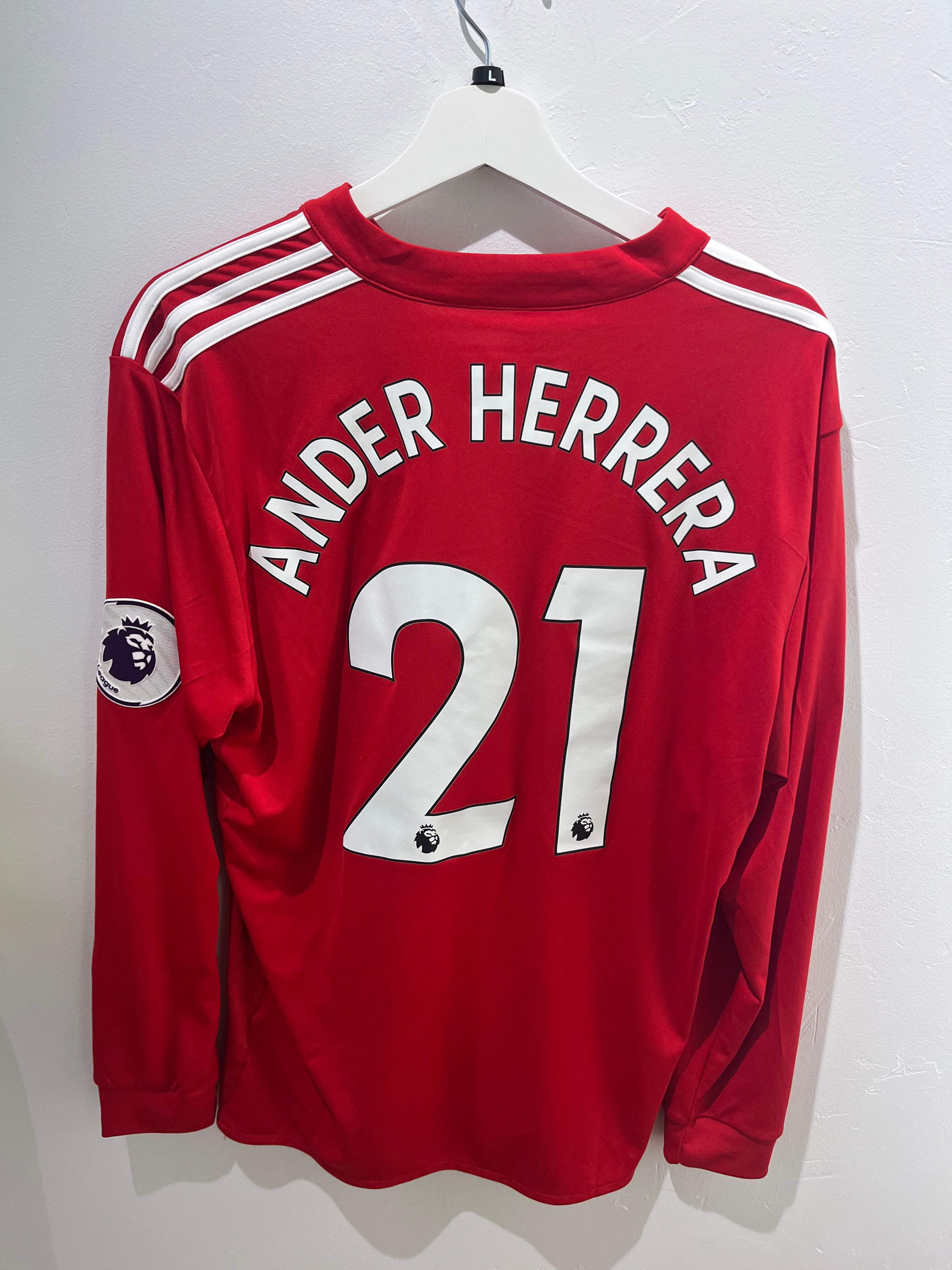 Bagsiden af en Herrera Manchester United Hjemme 2017/18 L fodboldtrøje med nummer 21 og Premier League logo på ærmet.