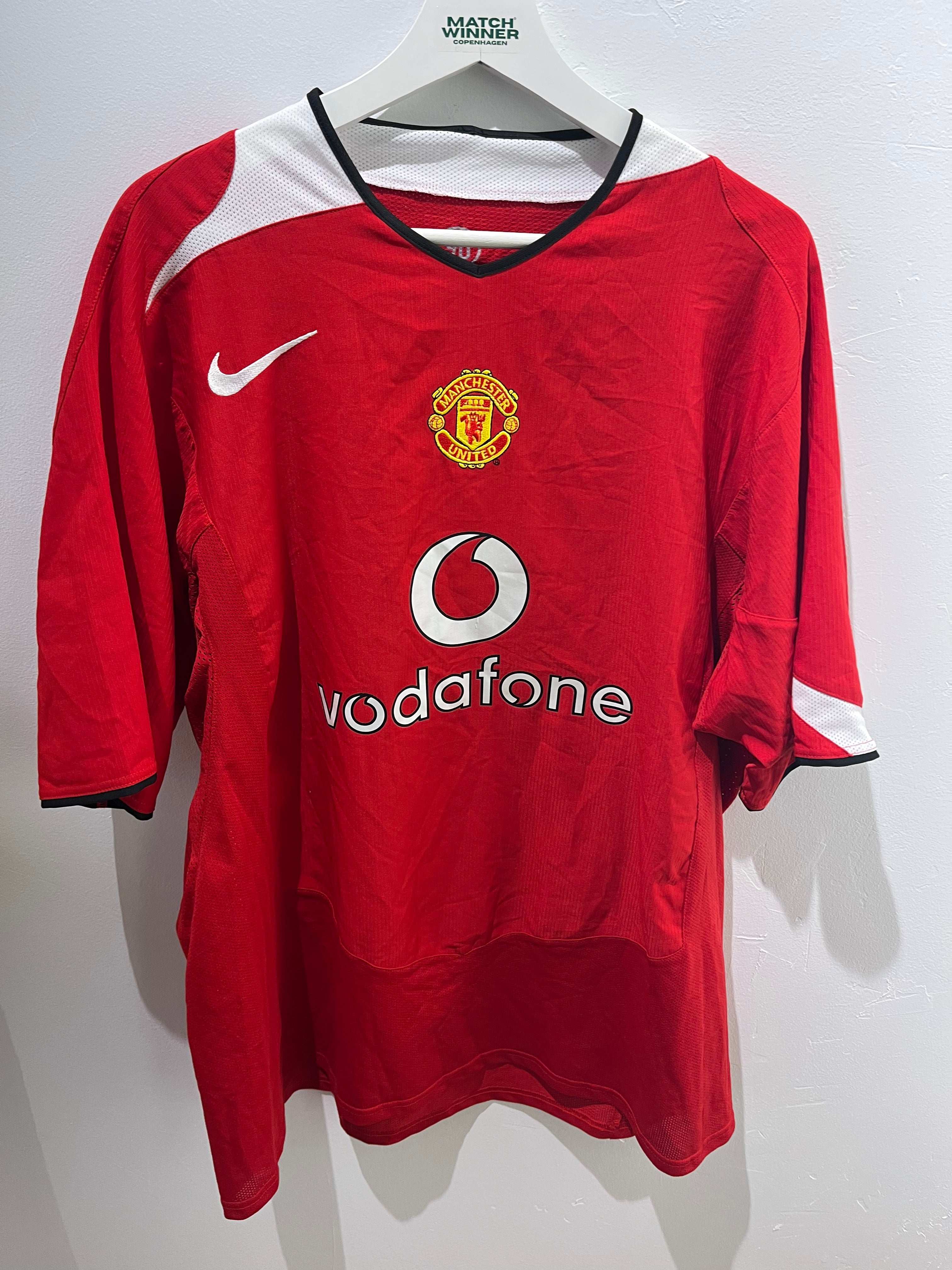 Forsiden af Manchester United Hjemme 2004/06 XXL fodboldtrøje med Vodafone logo