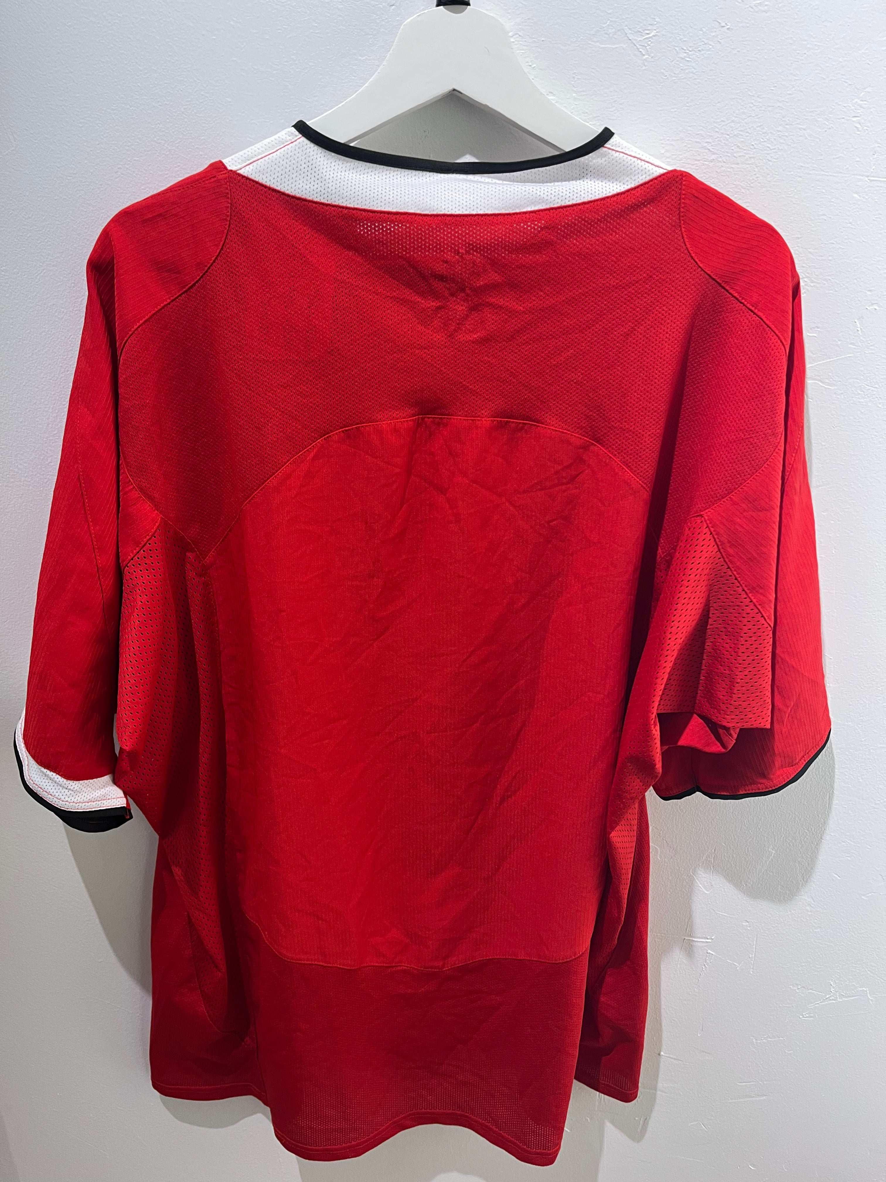 Bagsiden af den røde Manchester United Hjemme 2004/06 XXL retro fodboldtrøje